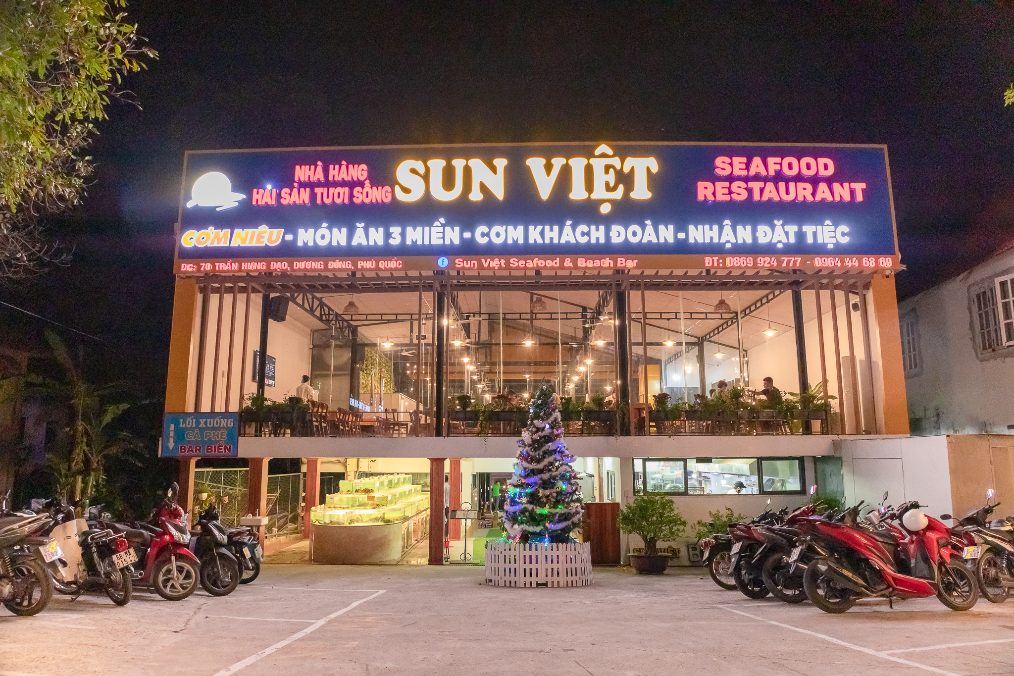Nhà hàng hải sản Phú Quốc view biển Sun Việt Seafood & Beach Bar