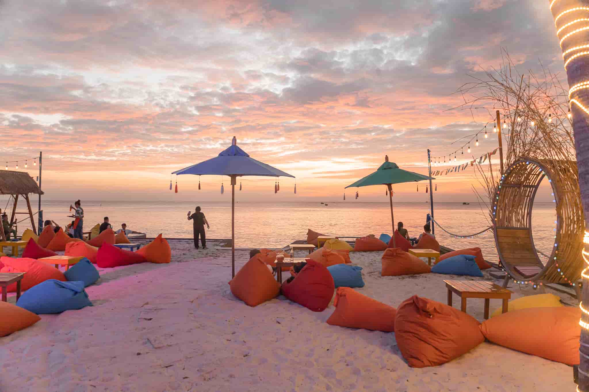 Sun Việt Seafood & Beach Bar là một trong số điểm ngắm hoàng hôn đẹp nhất Phú Quốc