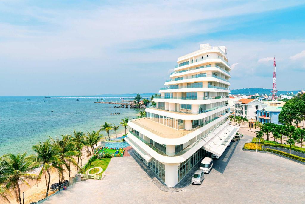 SeaShells Phú Quốc cũng có view biển kết hợp các dịch vụ tiện ích như ăn sáng, phòng gym