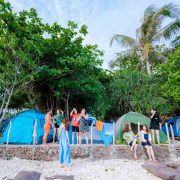 Cắm trại trên đảo hoang