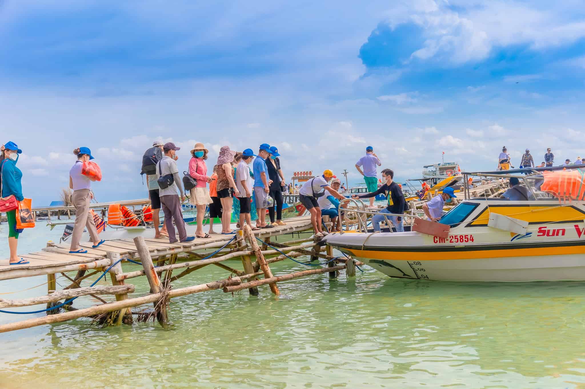 Sun Việt Travel là đơn vị tổ chức tour cano 4 đảo uy tín, chất lượng tại Phú Quốc